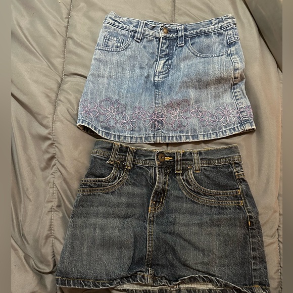 Girls size 7 skirts gentle used - Picture 1 of 1